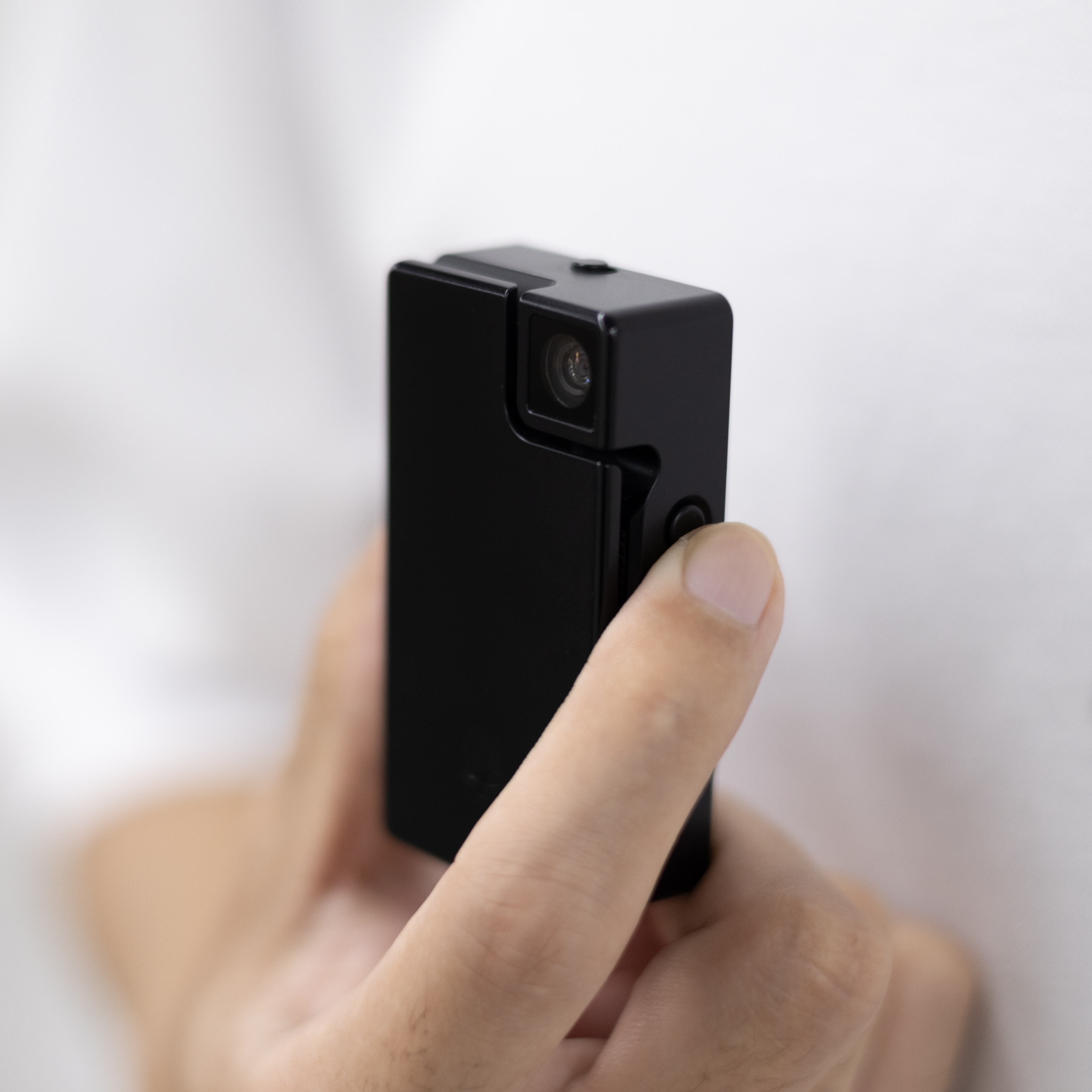 Saveclip side button for manual capture.