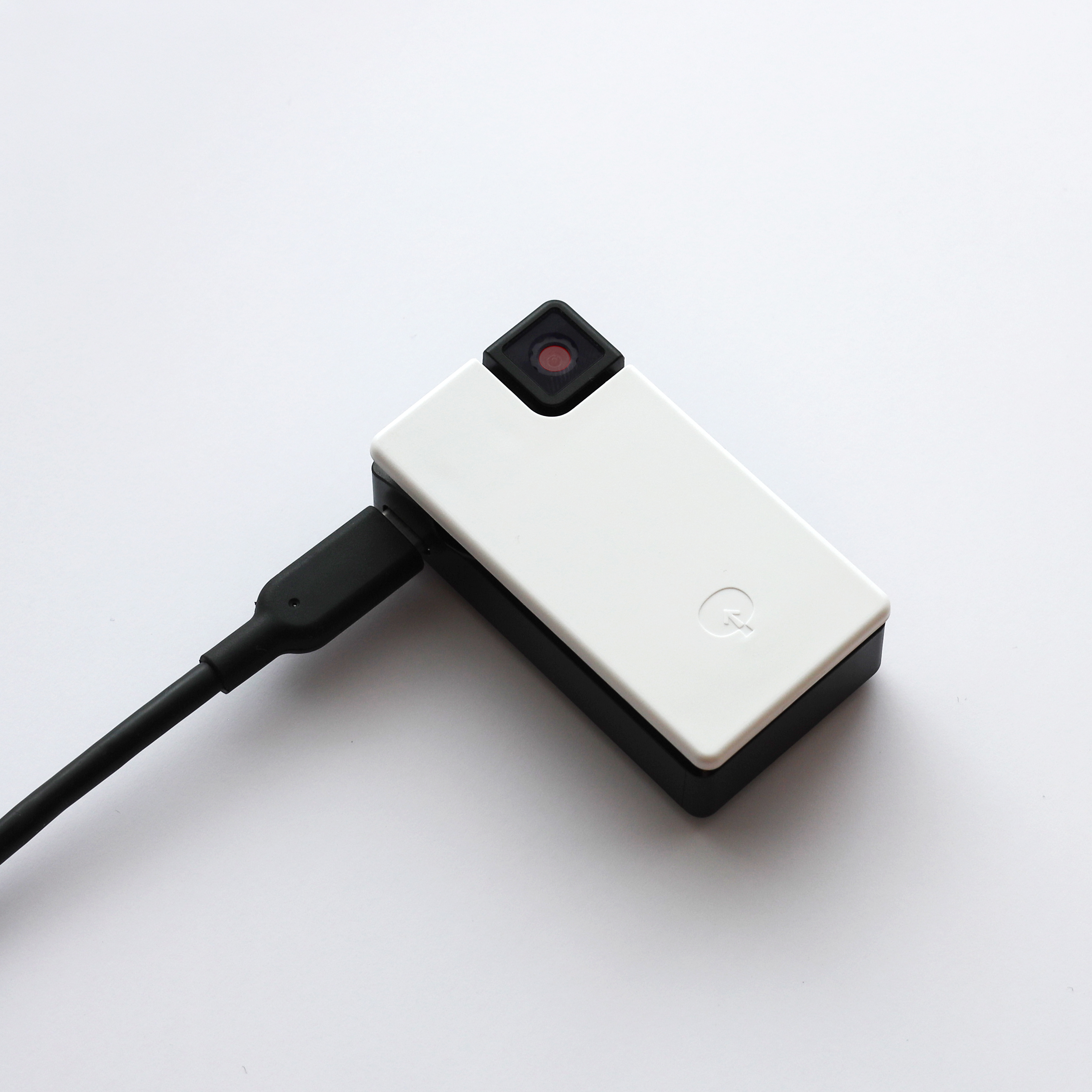 Saveclip charging at home to sync captured photos.